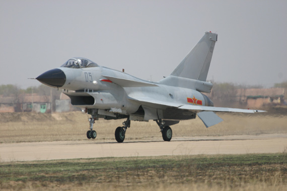 广空2小时修复被大面积打击损坏机场跑道(图)