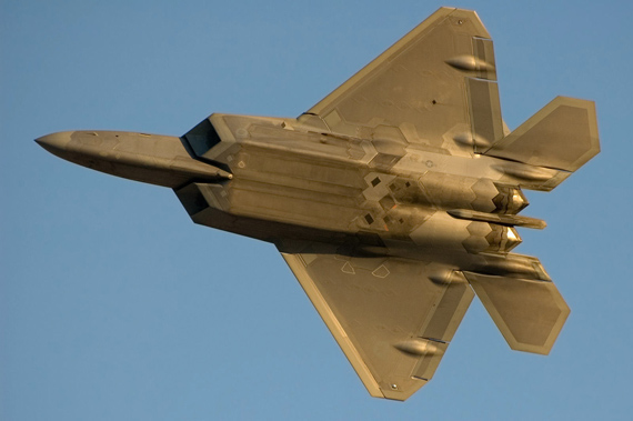 资料图：美国空军装备的新型F-22A猛禽战斗机