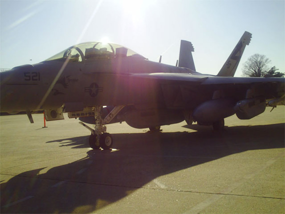䡱F-22EA-18G