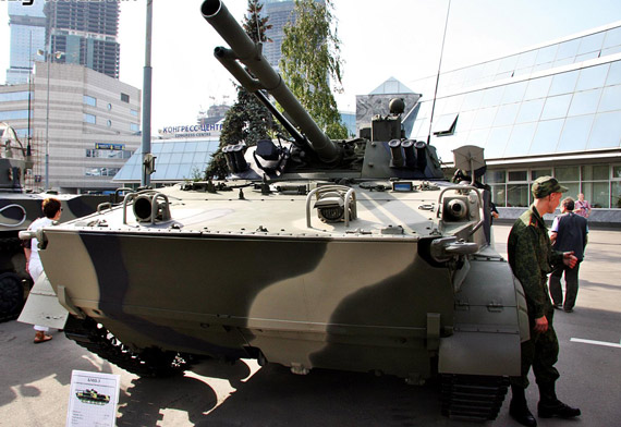 资料图：俄罗斯防务展上展示的BMP-3步兵战车