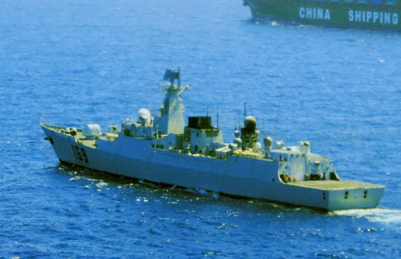 资料图：在亚丁湾为中国商船护航的海军169号导弹驱逐舰