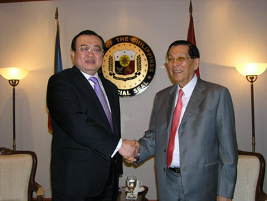 2009年3月16日，中国驻菲大使刘建超拜会了菲律宾参议长恩里莱。