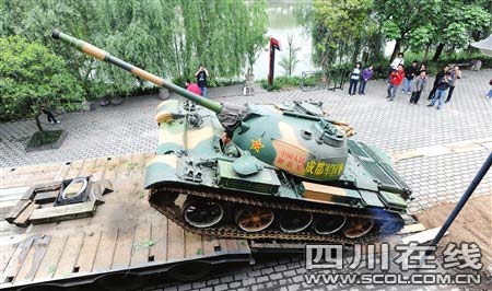 21吨重国产62式退役坦克落户建川博物馆(图)