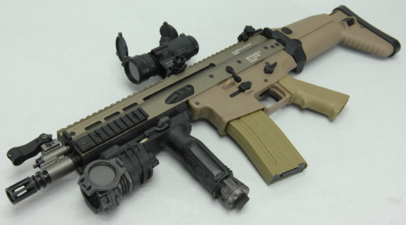 ս˾Ѿµġֲսͻǹ(SCAR)M16M4