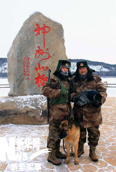 2010年1月3日,记者同"中国北极"哨兵在一起.牟可双摄