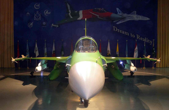 аͺ׼JF-17սJF-17ҹչʾ