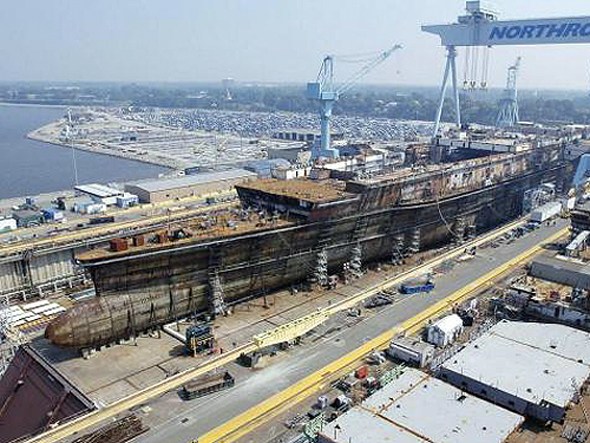 正在船坞中建造的CVN-78号航母。