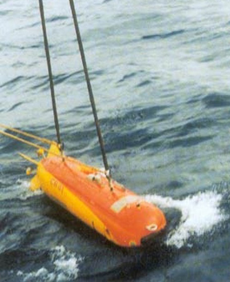 我国水下6000米无人潜航器下海
