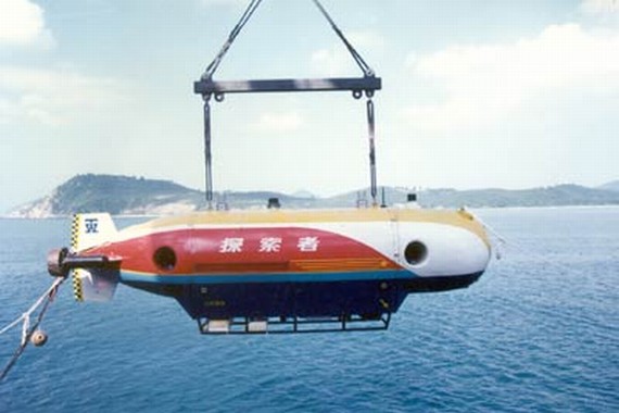 “探索者”号水下1000米无人潜航器。无人潜航器通常称为“水下机器人”。