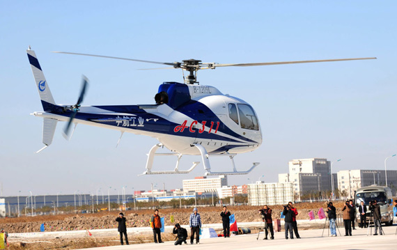 国产AC311直升机首飞。新华社记者刘海峰摄