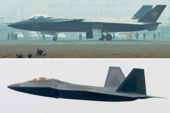 资料图：中国空军歼20战机与美军F-22A战机对比图片