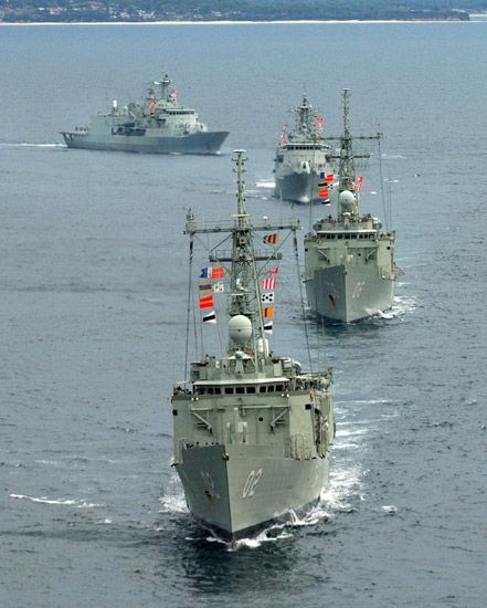资料图：澳大利亚海军舰队进行作战演练