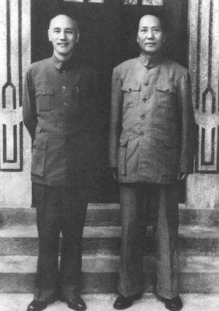 1945年重庆谈判期间毛泽东和蒋介石合影