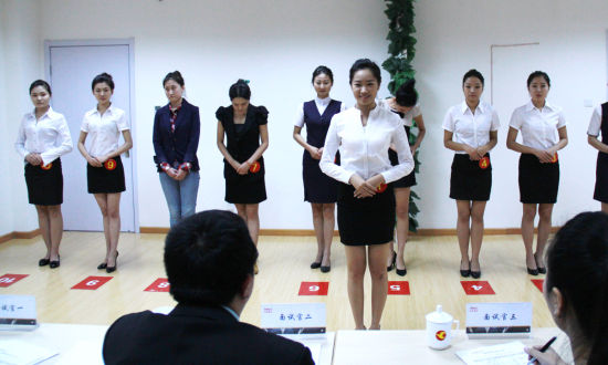 天津航空招聘30名大运会学生礼仪乘务员(图)|天