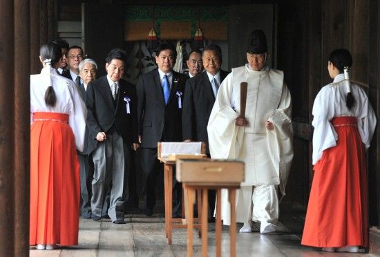 2012年10月18日，日本跨党派议员联盟“大家一起参拜靖国神社国会议员会”成员参拜靖国神社。