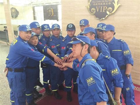 中国蓝天救援队从广州出发到尼泊尔参与救援