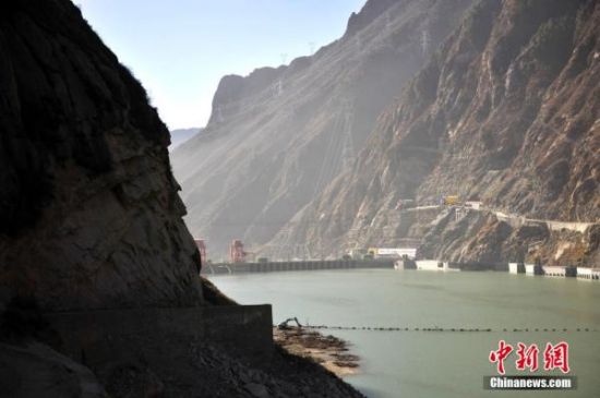  ��ľˮ��վ�������Ϻ�����ߵĴ���ˮ����Ŀ�����ص���ʷ�ϵ�һ������ˮ��վ����³�ز��������ϵĵ�һ��ˮ��վ�������ص�����չʷ����10��ǧ�߼���50��ǧ�߼�ˮ��վ�ı�־�Թ��̡�