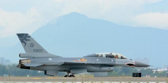 ͿС족͡ɻ־16ձɻ־F-16Bս 