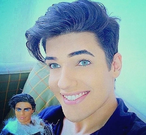 乌克兰再现真人版芭比:32F巨乳身材火辣(图)