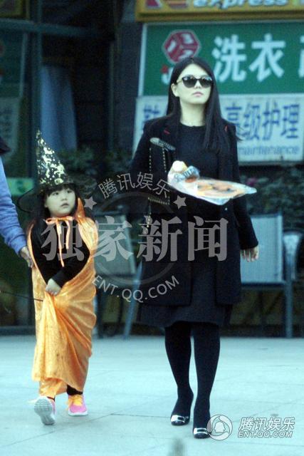 巧用灯光网友教你“一秒变明星”
