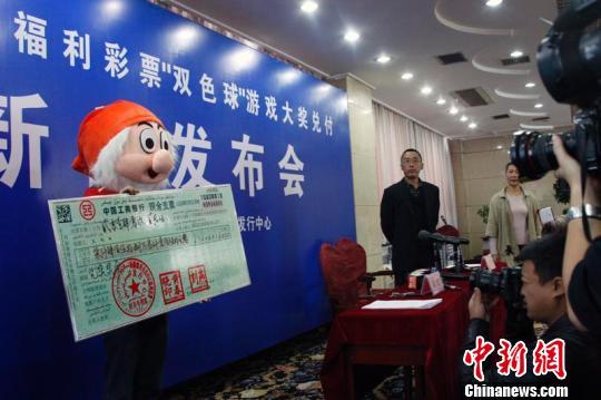 港媒：美国一男子玩老虎机赢千万美元后全数捐出