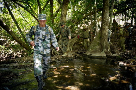 澳军重启航母梦：最强两栖舰将进行直升机起降测试