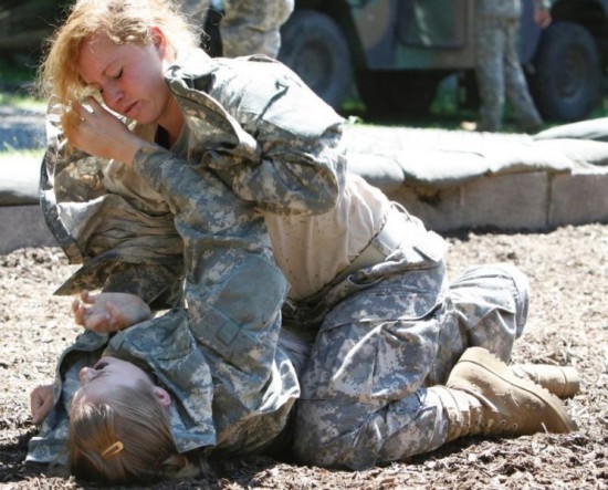 美特种部队招收女兵引争议 退役中将:削弱战力