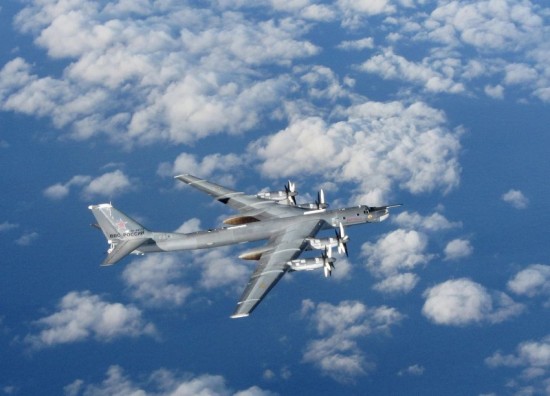 北约F-16坠毁酿惨剧：连撞数架战机数十人伤亡