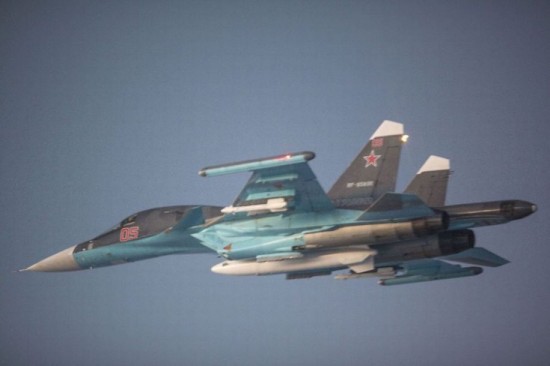 北约F-16坠毁酿惨剧：连撞数架战机数十人伤亡