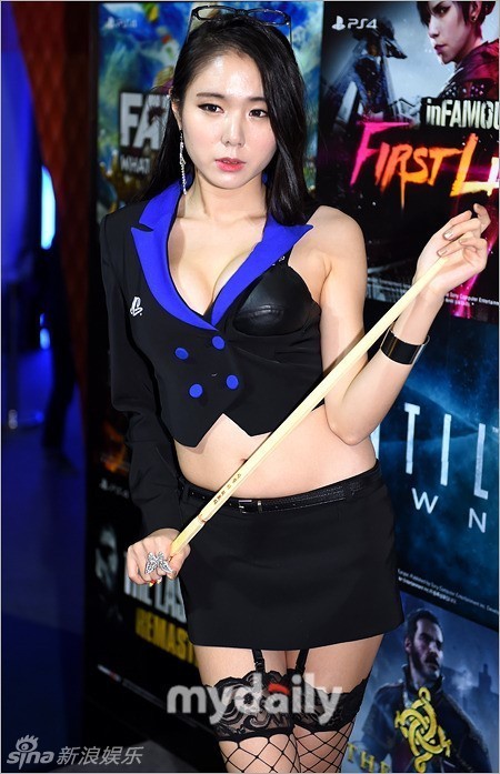 美国85公斤女模穿泳衣登杂志秀丰腴身材（图）