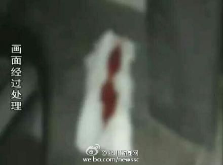 英国将卫生巾被列为奢侈品女学生吃药停经抗议