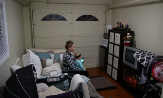 台媒：单亲妈妈自行改装车库变成温馨小屋(图)