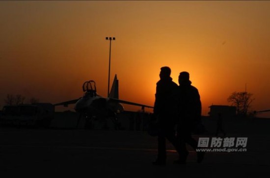 外媒：中国执勤战机飞太勤日本飞行员疲于追踪