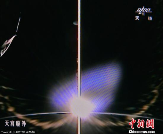 前NASA工程师称20多年前见过外星人：身高近3米