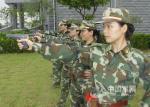 组图：武警解放军男兵女兵苦练军事技能