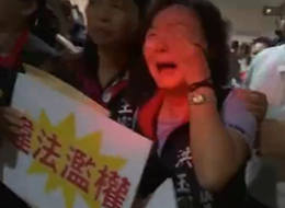 国民党民进党打起来啦