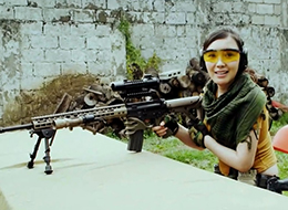 可爱性感美女教你打枪