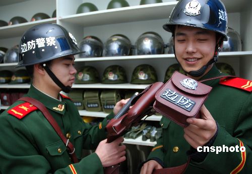 组图:浙江台州市海门边防警察试用备发新装备
