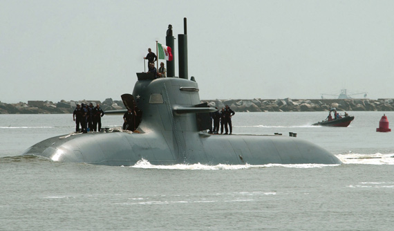 图文：意大利首艘212A型潜艇“托达罗”号