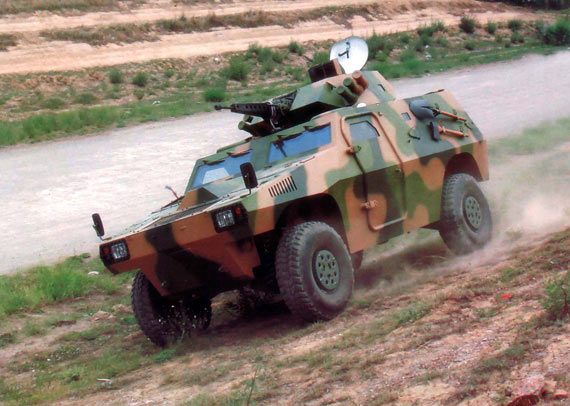 图文：国产VN3型轮式装甲车