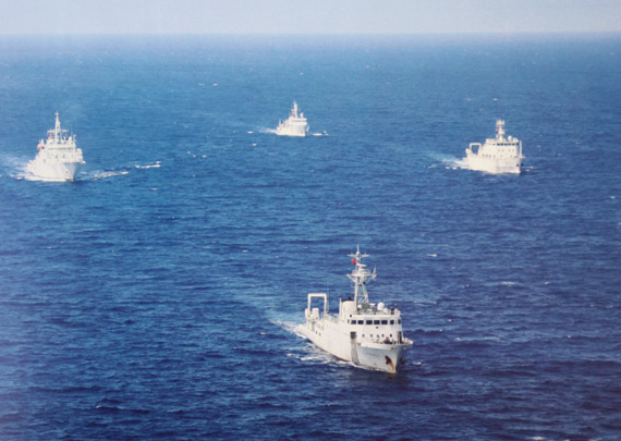 图文：中国海巡船海上巡逻