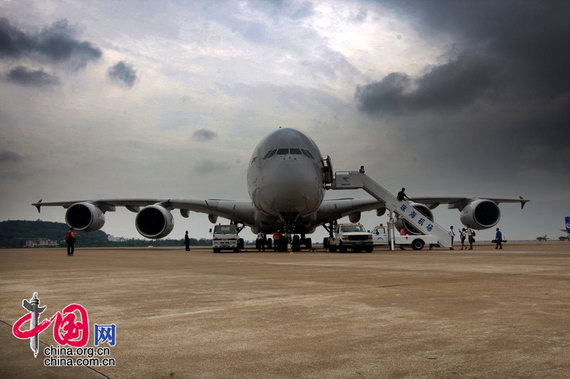 2008珠海航展现场，不能不被“空中巨无霸”空客A380的气势所感染。