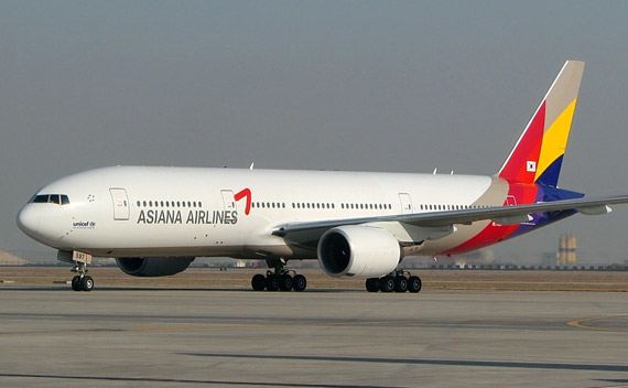 韩国亚洲航空公司旗下的波音777-200er客机