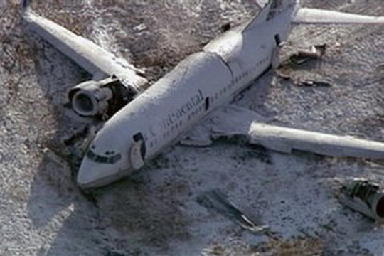 美国大陆航空载112人客机冲出跑道38人受伤