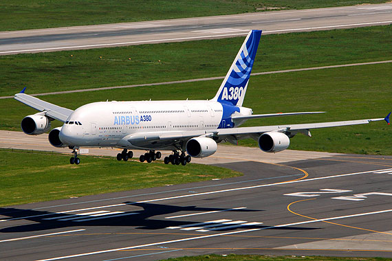 空客公司在迪拜航展上售出两架a380飞机