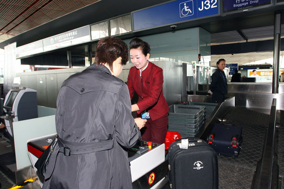 国航首推自助托运行李服务 值机流程缩至17秒
