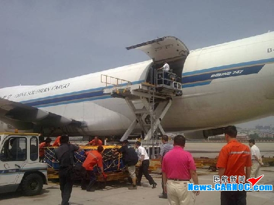 南航上海基地全力保障输油管道爆炸救援包机