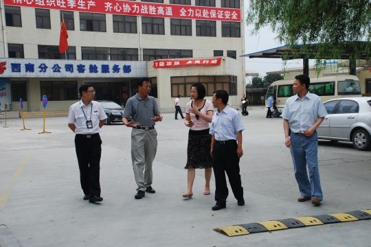 高温酷暑　国航西南领导慰问客舱部一线员工