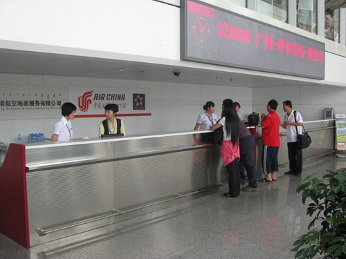 更好服务旅客呼和机场中转台新增LED屏航显