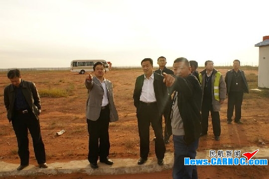 姜春阳一行来到鄂尔多斯机场视察并指导工作